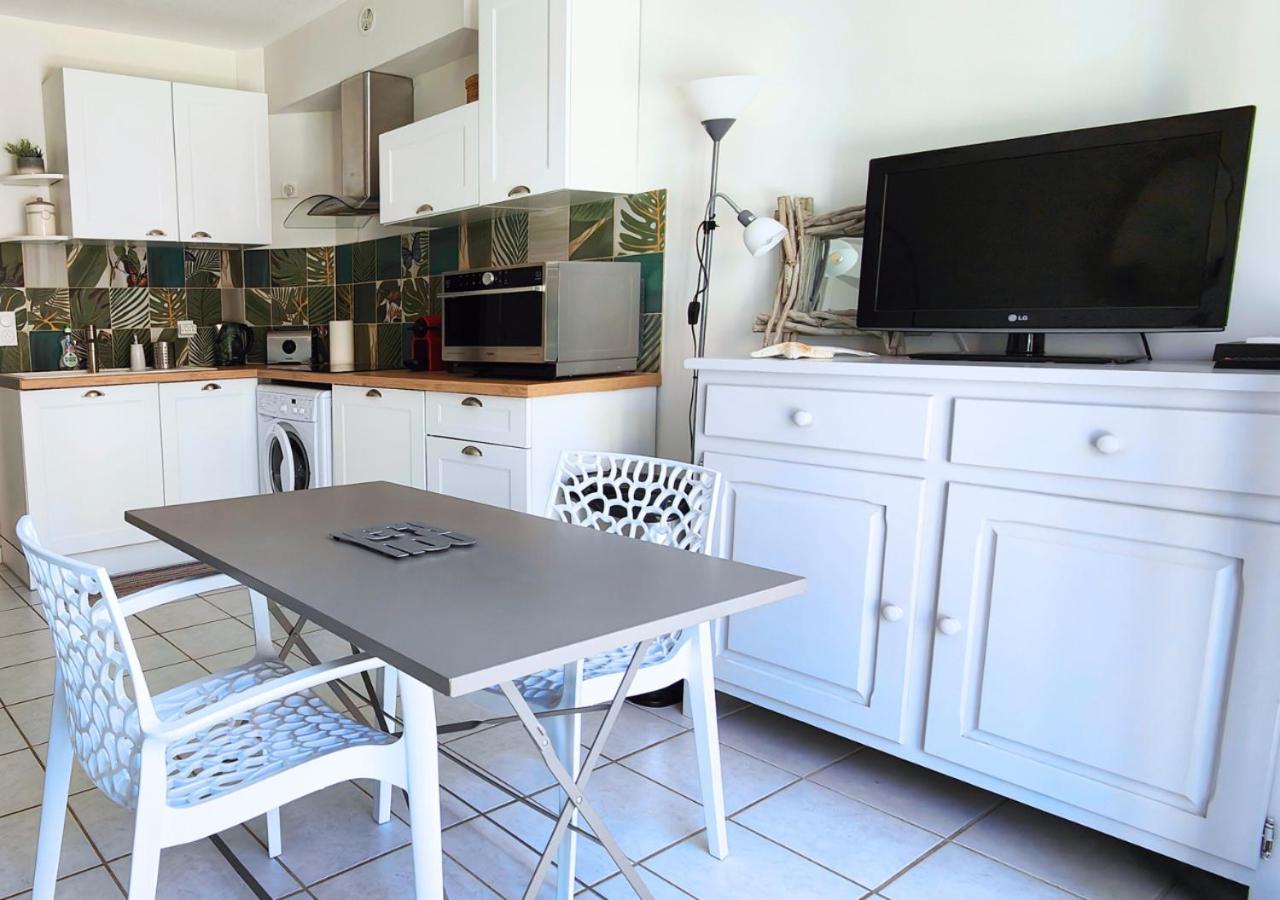 Mazet - A 300M De La Plage / Terrasse / Wifi / La Conciergerie Varoise La Londe-les-Maures Esterno foto