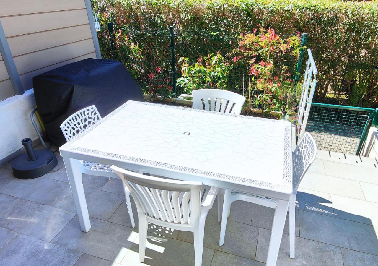 Mazet - A 300M De La Plage / Terrasse / Wifi / La Conciergerie Varoise La Londe-les-Maures Esterno foto